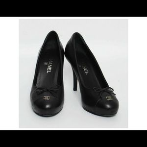 CHANEL round toe heels
